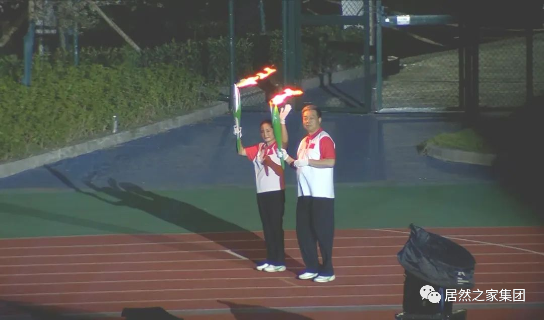 汪林朋董事长受邀担任黄冈市第六届运动会开幕式第一棒火炬手